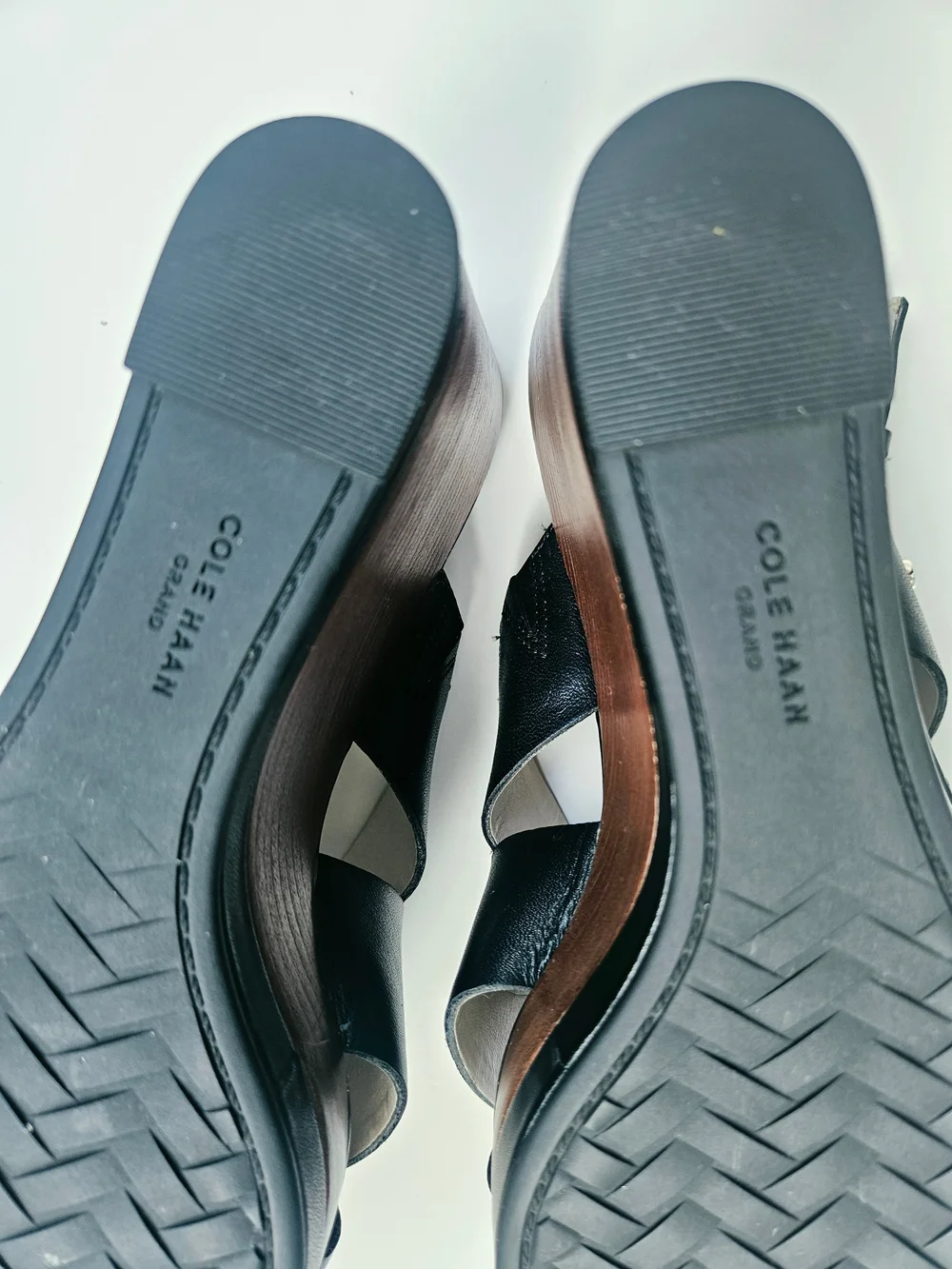 Cole Haan Laci Sz9B Black Leather Crisscross Wood Plat Wedge Ankle Strap Sandals
